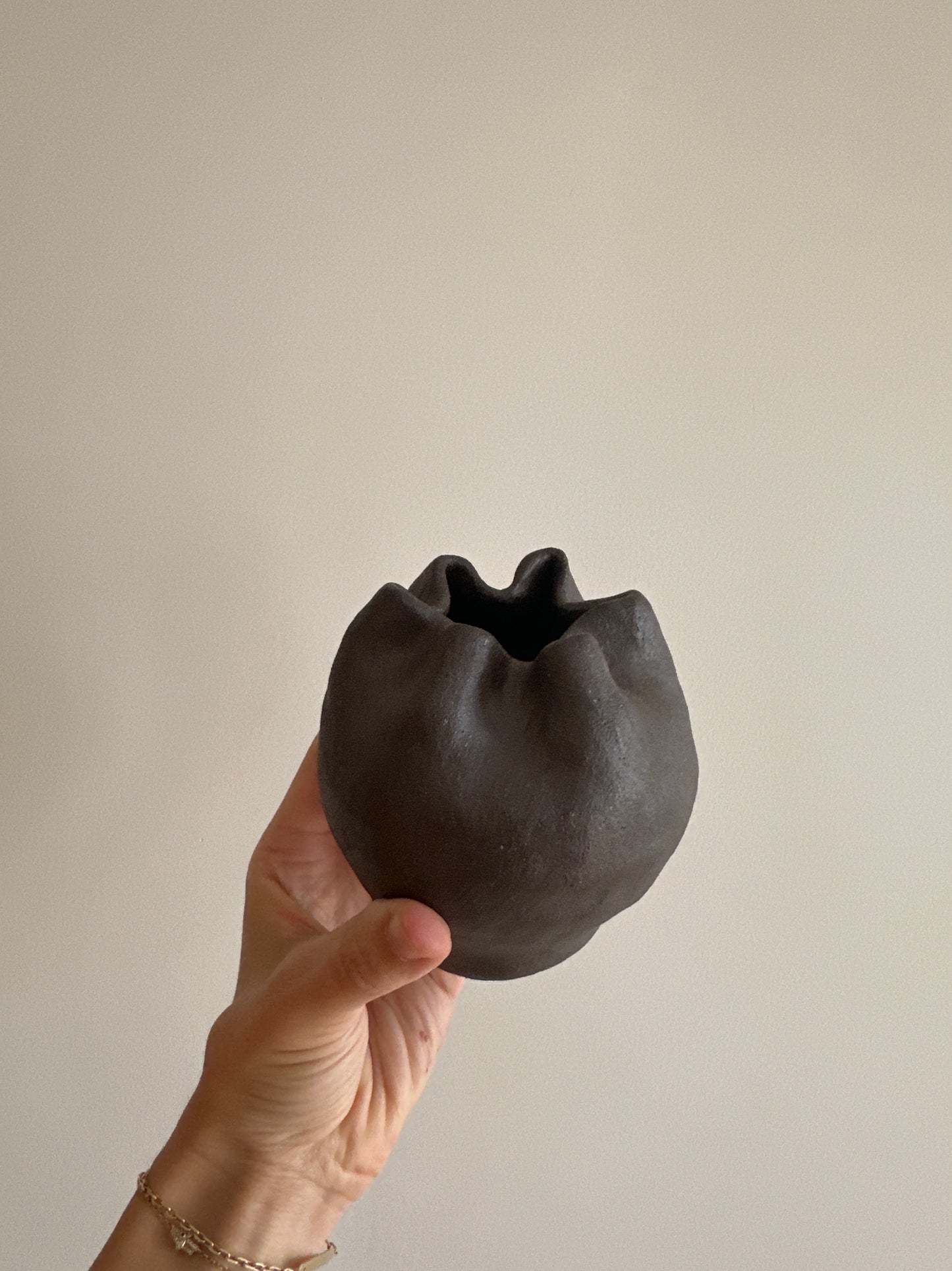 medium pinch pot