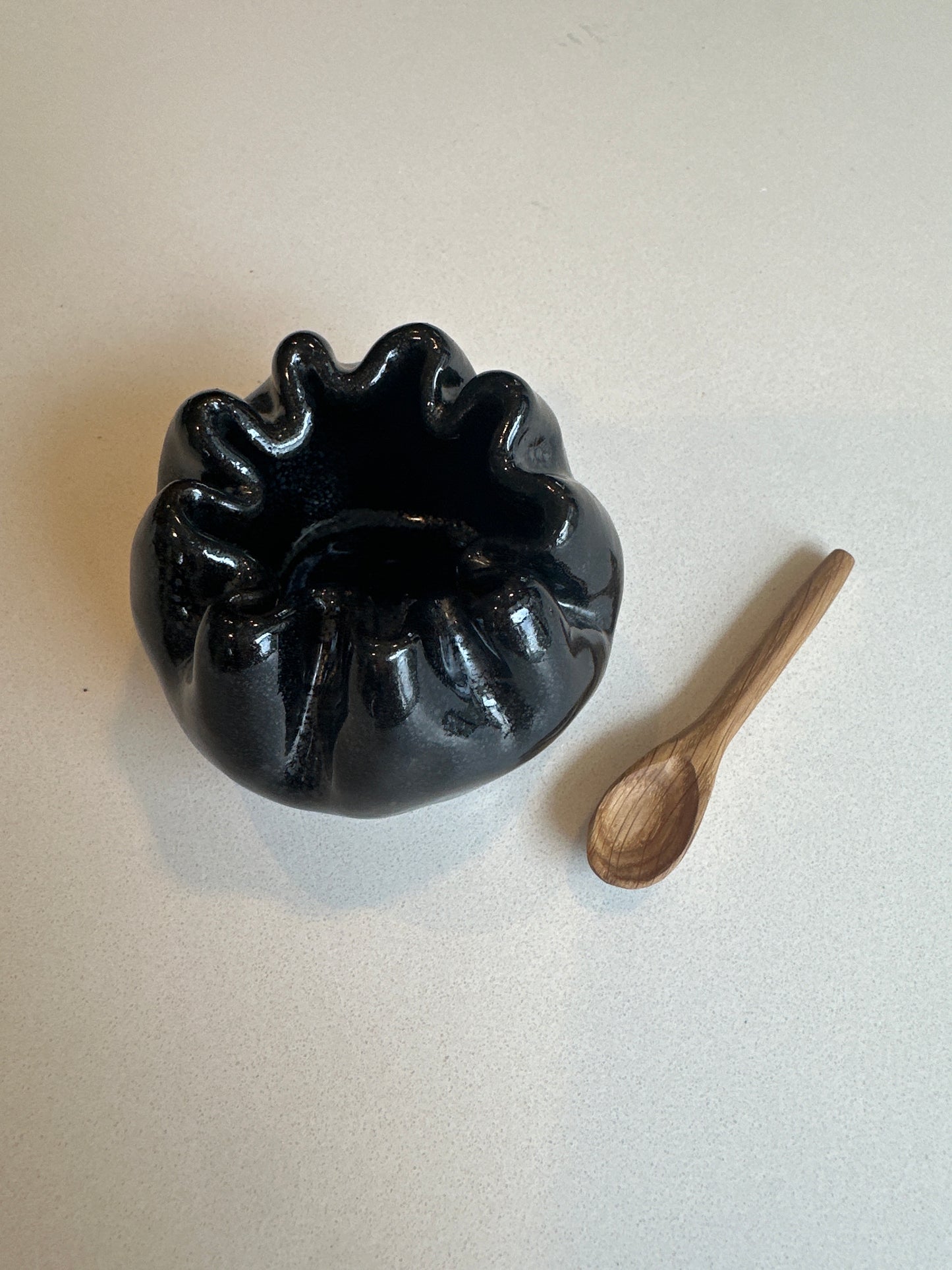 black ripple pinch pot